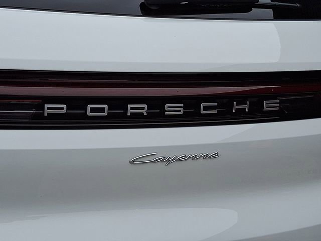 Certified 2026 Porsche Cayenne AWD/4WD image 34