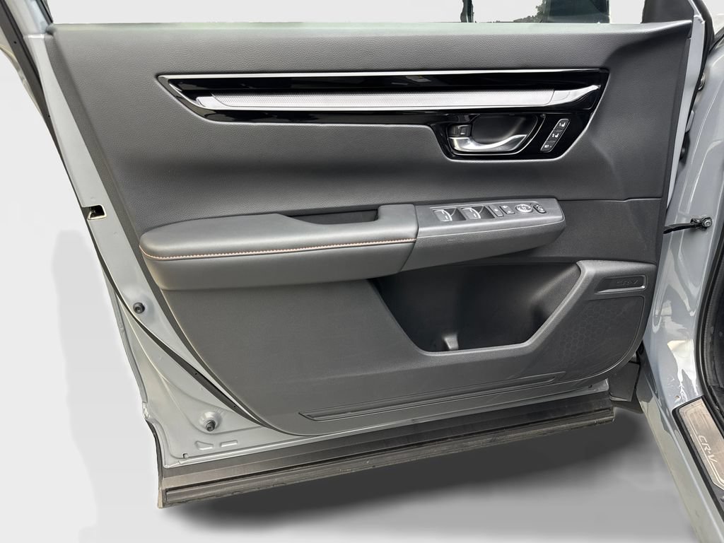 Used 2025 Honda CR-V Sport Touring image 31