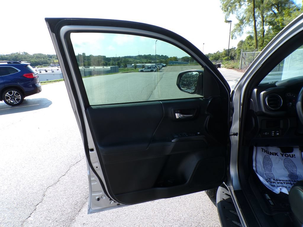 Used 2017 Toyota Tacoma TRD Sport w/ Tow Package RWD image 21