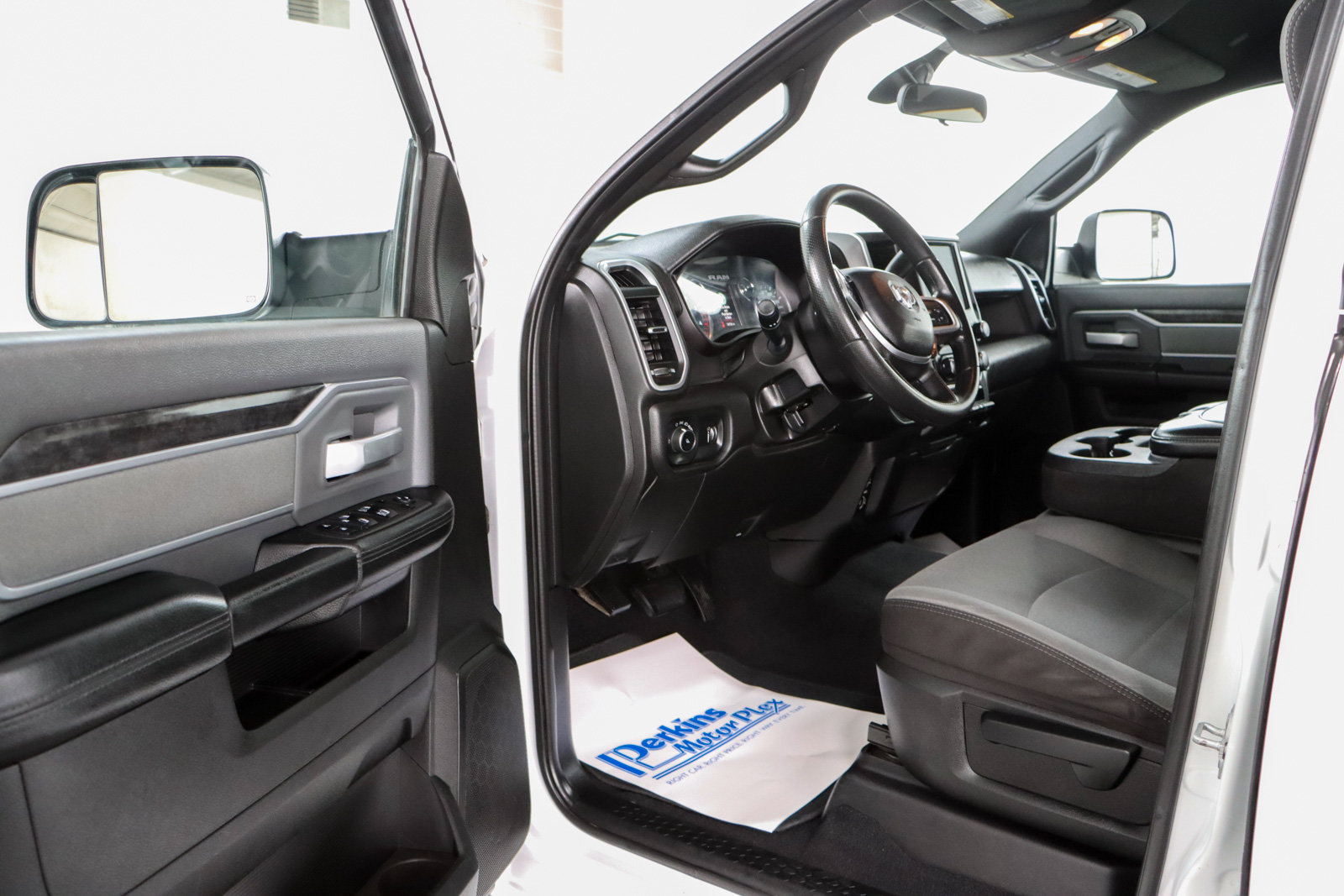 Used 2022 RAM 2500 Big Horn AWD/4WD image 3