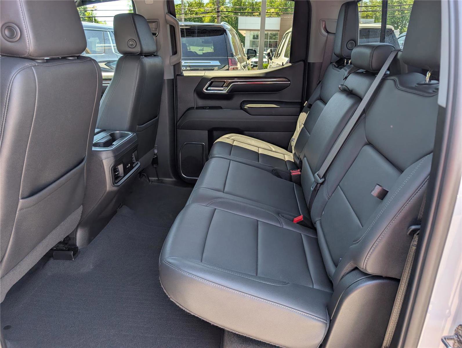 Used 2024 Chevrolet Silverado 1500 LT Trail Boss w/ LT Trail Boss Premium Package AWD/4WD image 16