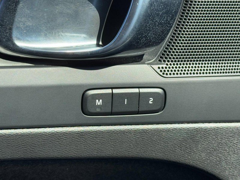 Certified 2023 Volvo XC40 B5 Plus w/ Protection Package Premier image 17