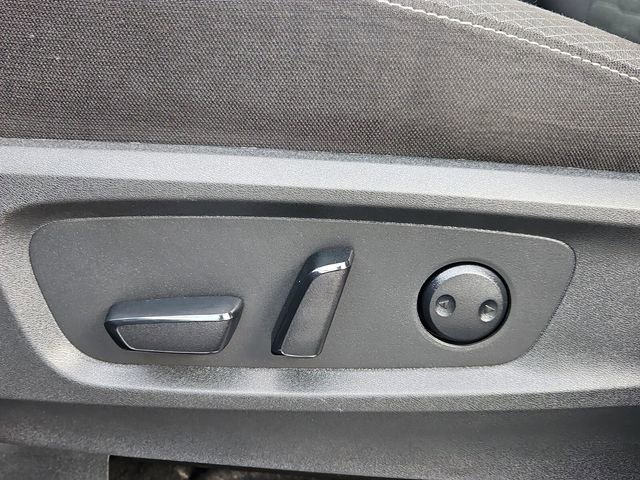 Used 2025 Nissan Pathfinder SV image 12