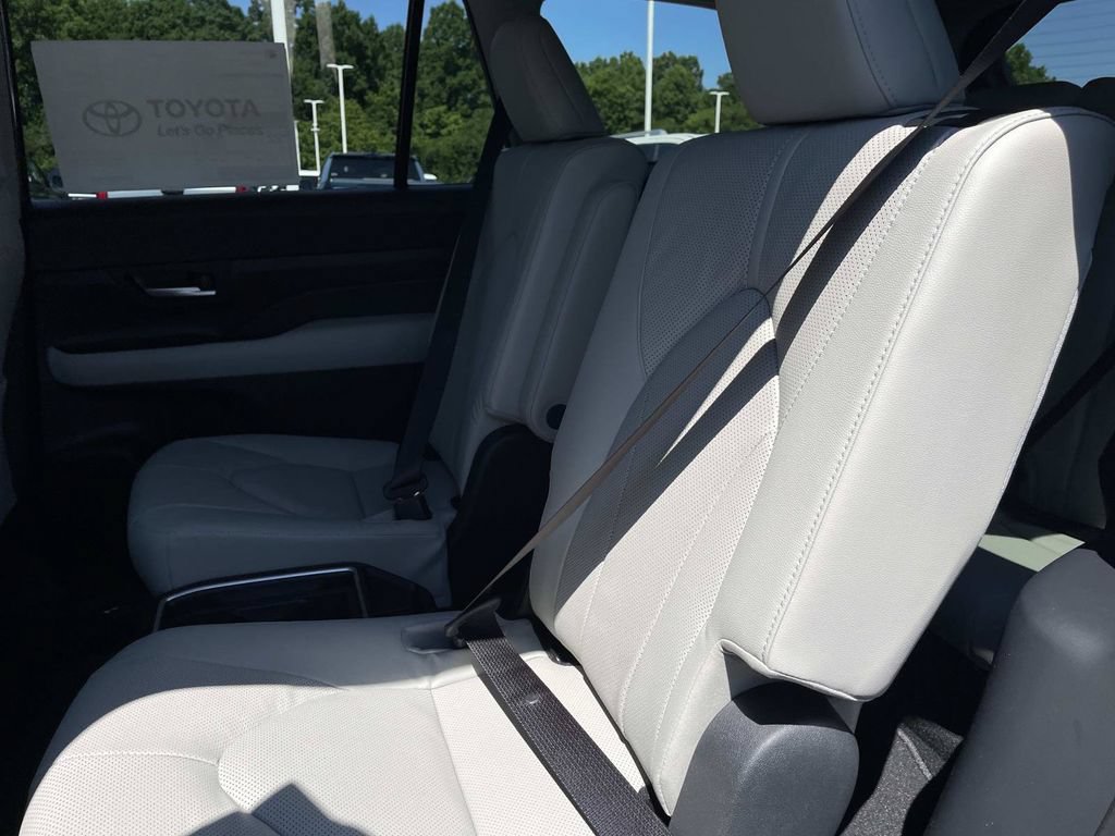 New 2026 Toyota Grand Highlander AWD image 18