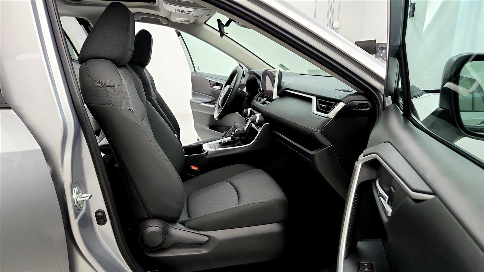 Used 2024 Toyota RAV4 XLE w/ Convenience Package image 17