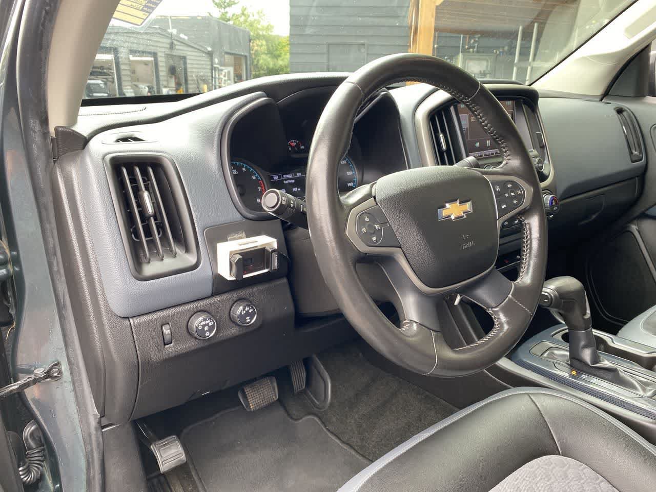 Used 2015 Chevrolet Colorado Z71 AWD/4WD image 2