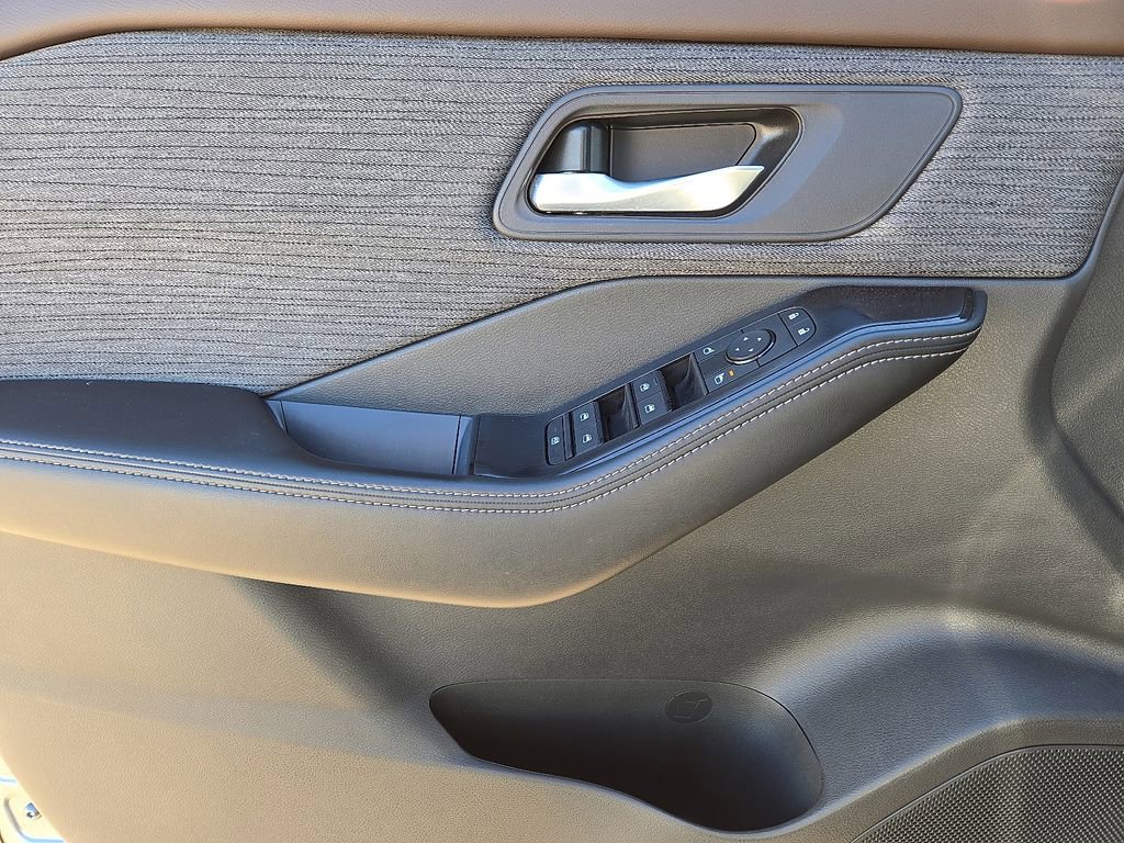 Used 2023 Nissan Rogue SV image 20