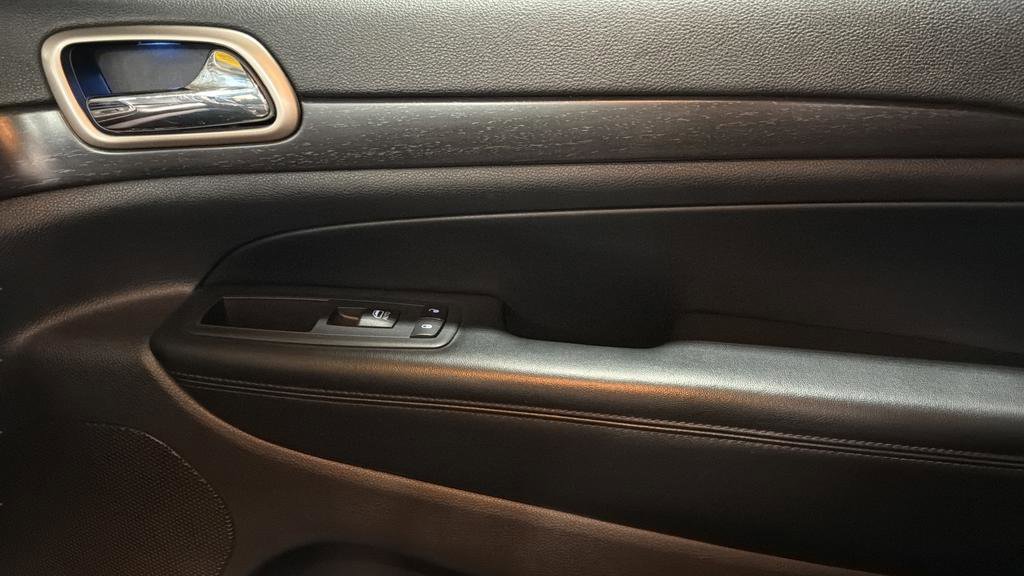 Used 2017 Jeep Grand Cherokee Laredo w/ Quick Order Package 23E AWD/4WD image 19