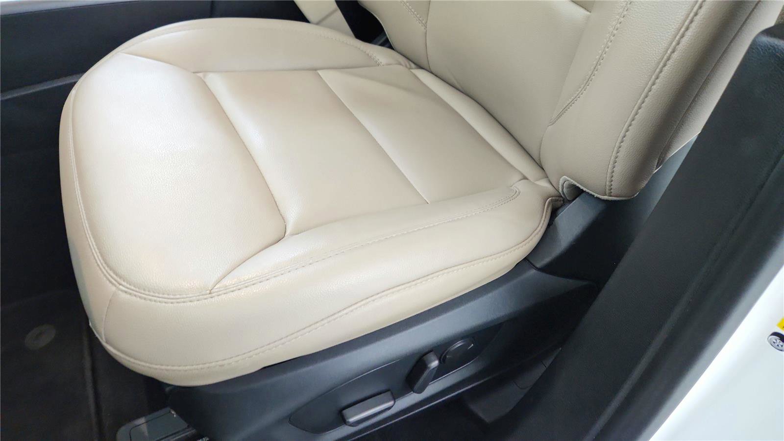 Used 2021 Ford Explorer XLT w/ Equipment Group 202A image 10