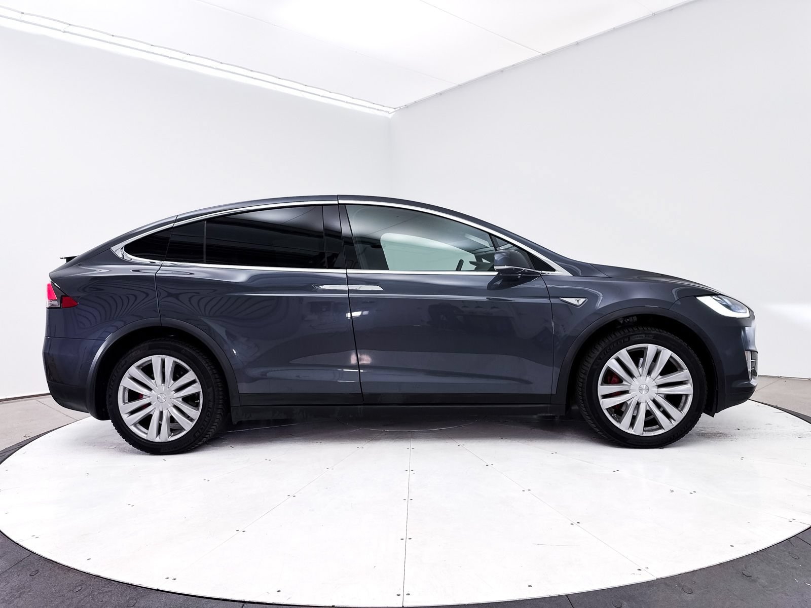 Used 2016 Tesla Model X Performance AWD/4WD image 41