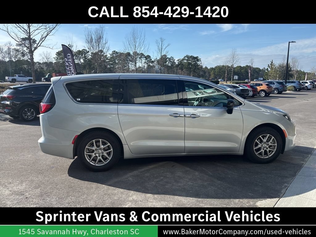 Used 2024 Chrysler Voyager LX FWD image 4