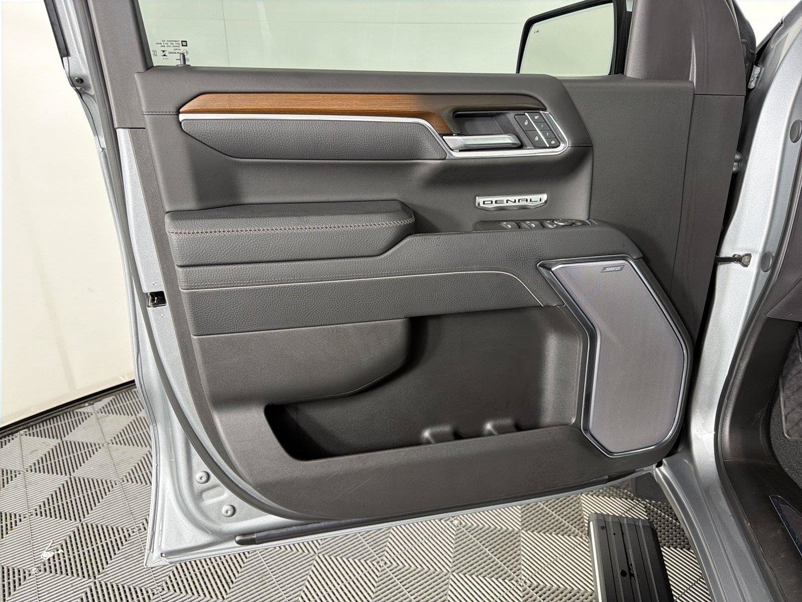 Certified 2025 GMC Sierra 1500 Denali w/ Denali Reserve Package AWD/4WD image 9