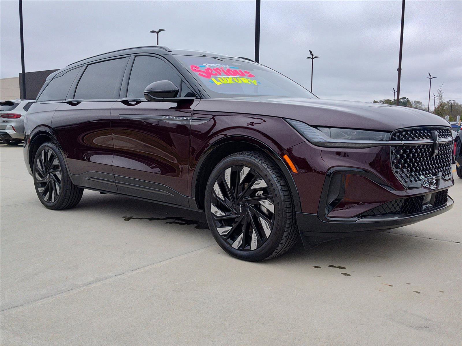 Used 2025 Lincoln Nautilus Reserve image 11