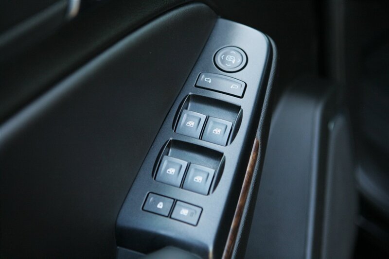 Used 2020 Chevrolet Suburban LS RWD image 9