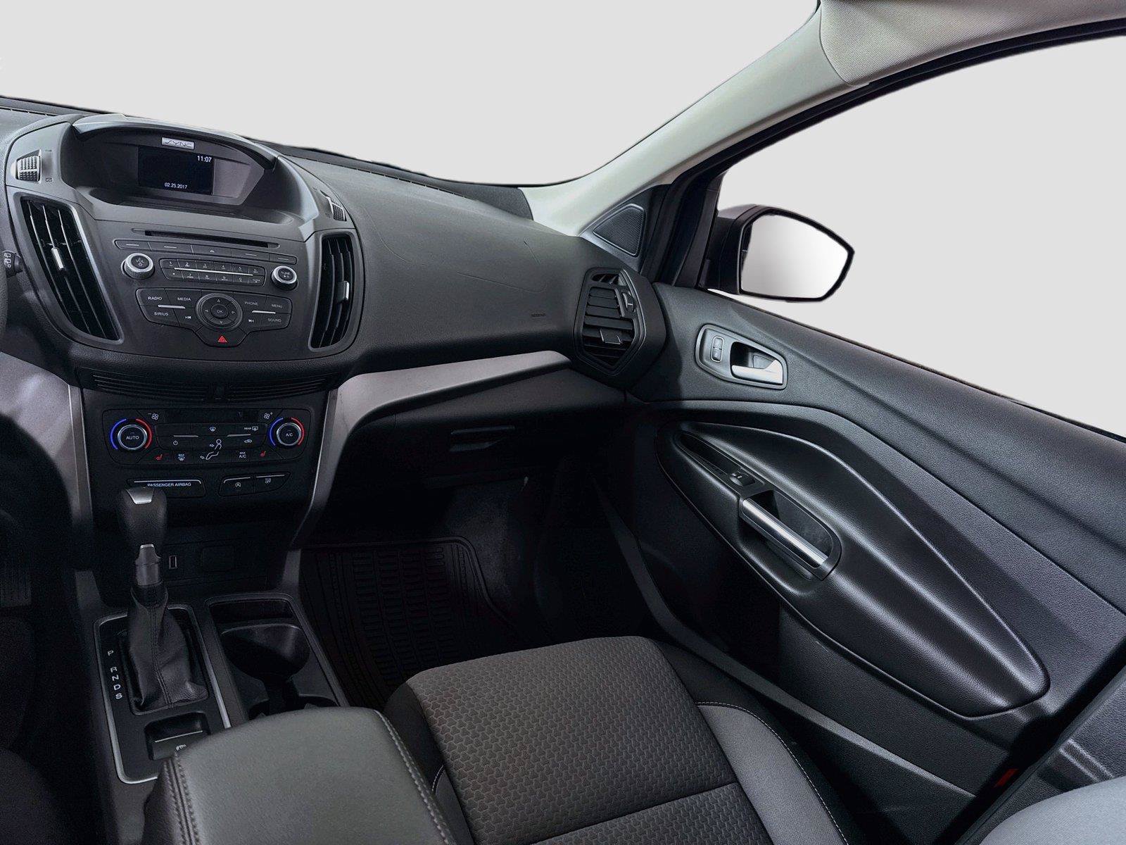 Used 2017 Ford Escape SE w/ SE Cold Weather Package AWD/4WD image 15