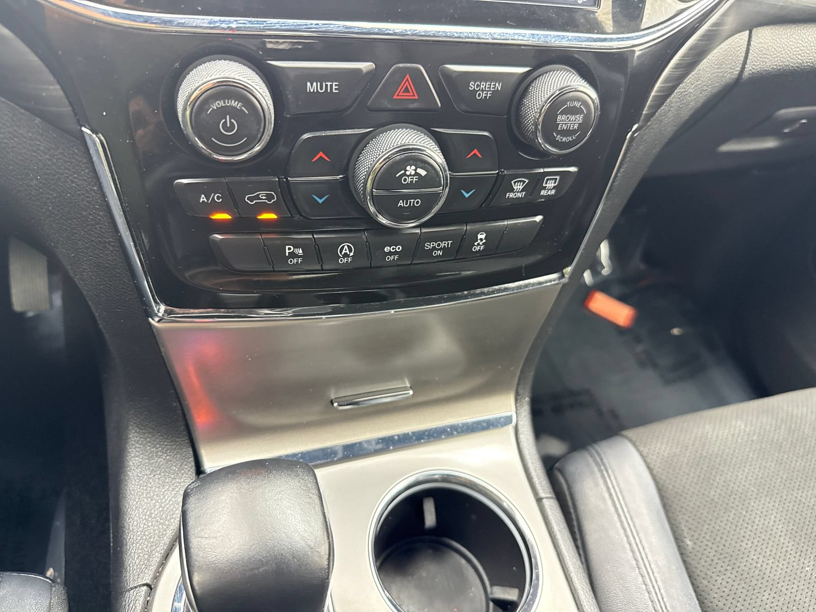 Used 2022 Jeep Grand Cherokee Laredo X RWD image 29