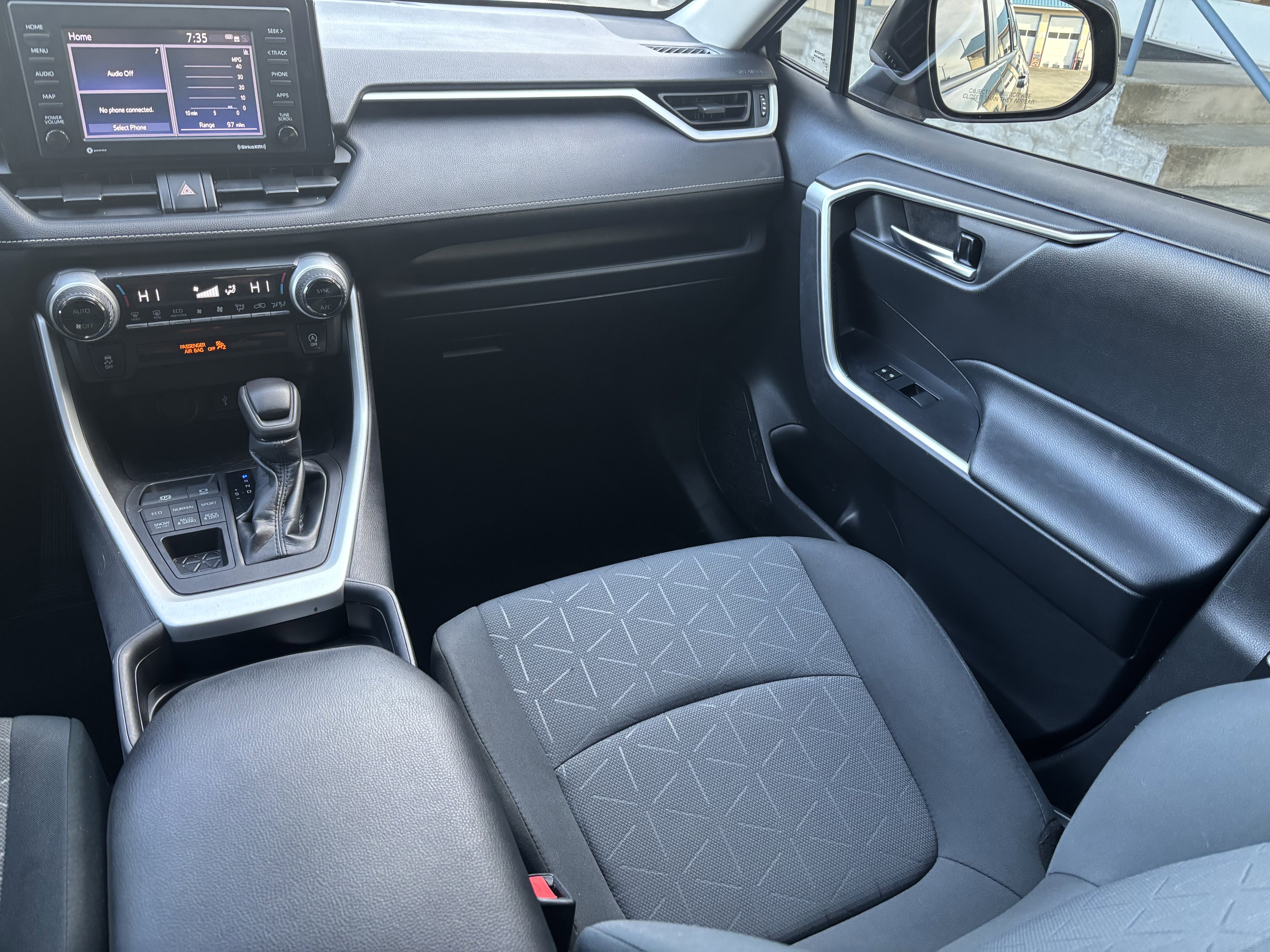 Used 2021 Toyota RAV4 XLE AWD/4WD image 19