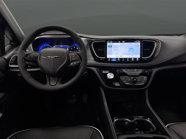 New 2026 Chrysler Pacifica Limited w/ Uconnect Theater Family Group image 5