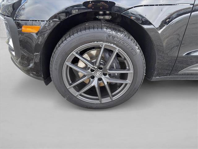 Used 2026 Porsche Macan Turbo image 9