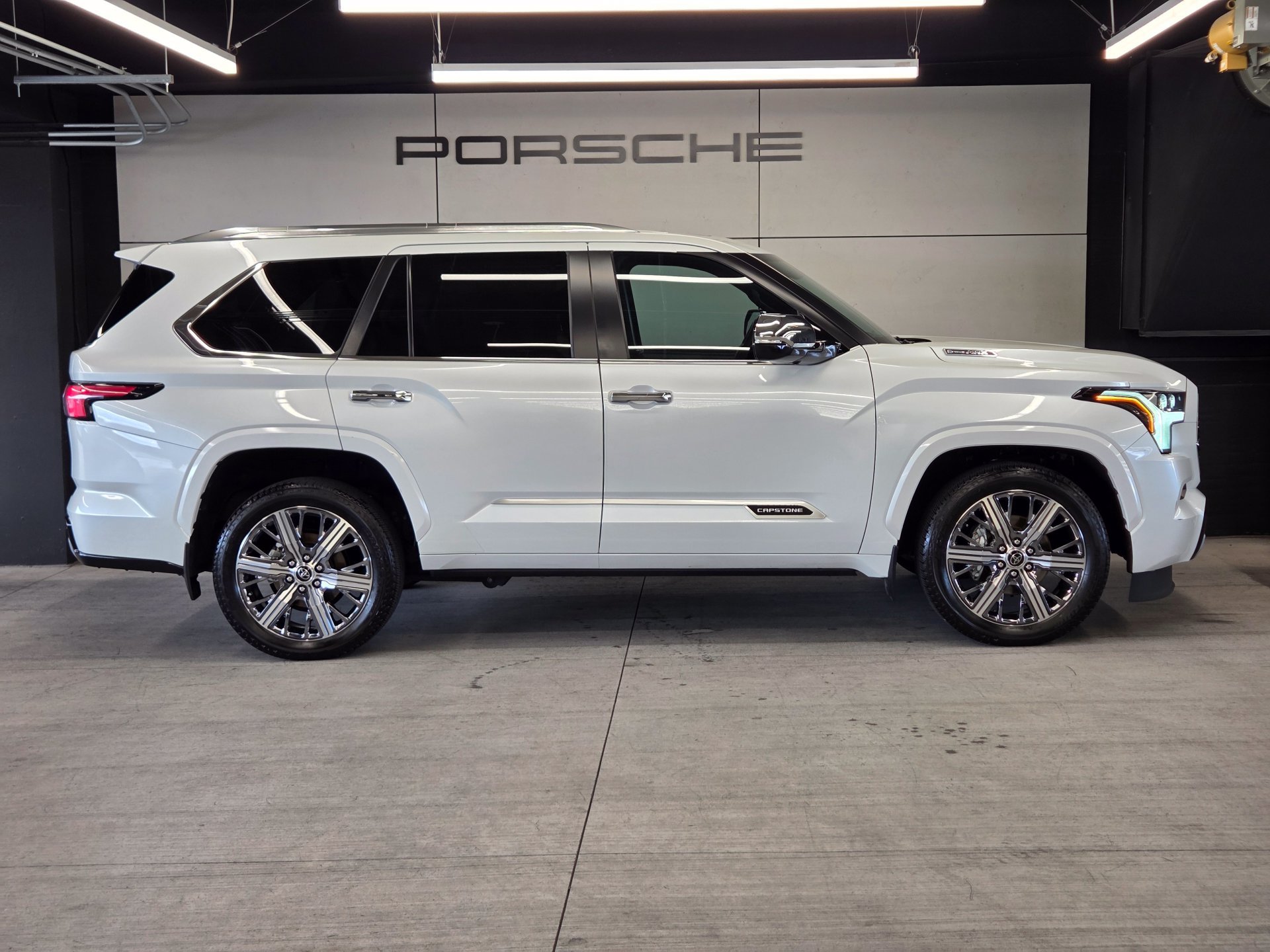 Used 2024 Toyota Sequoia Capstone AWD/4WD image 30