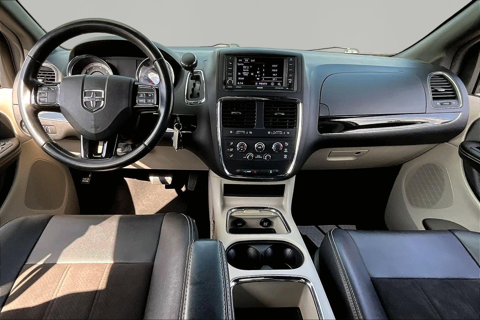 Used 2020 Dodge Grand Caravan SXT FWD image 7