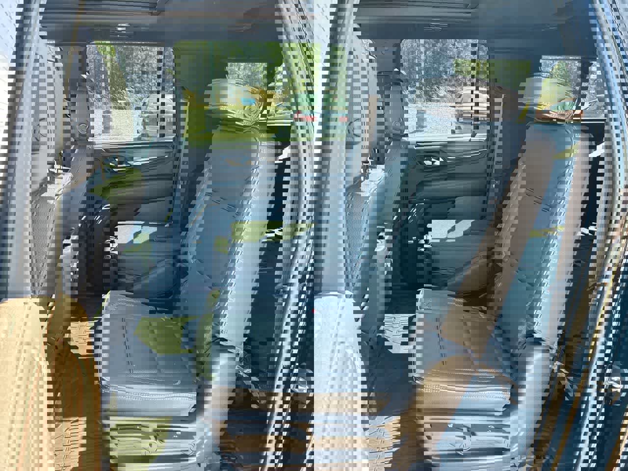 Used 2022 GMC Yukon XL Denali image 26