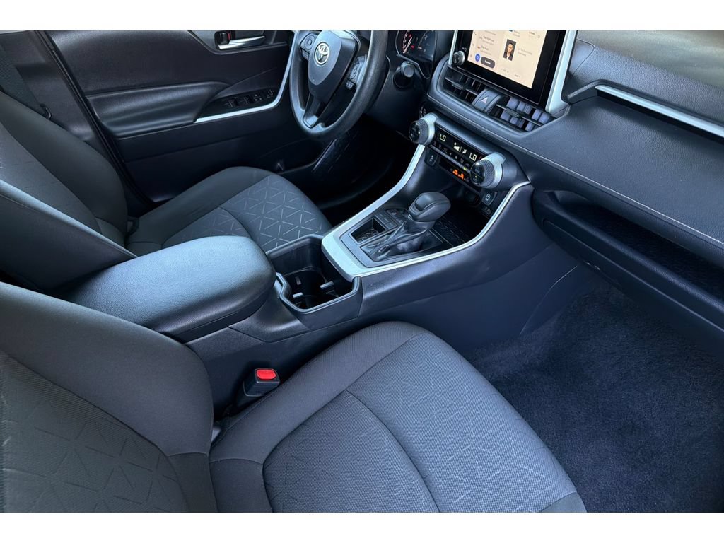 Used 2025 Toyota RAV4 XLE FWD image 17