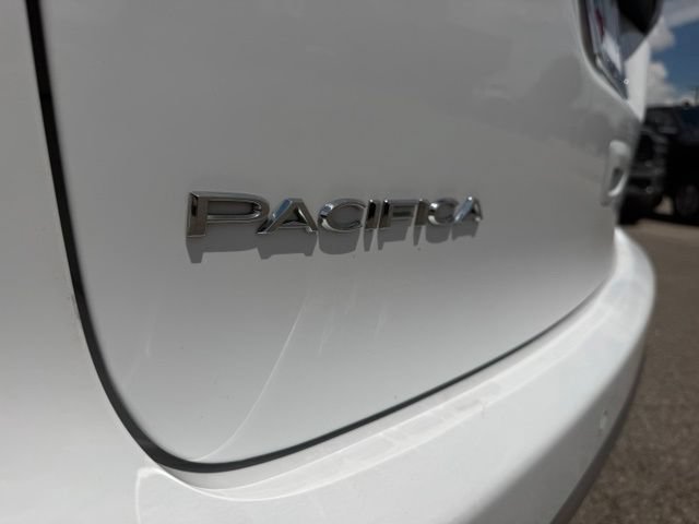 Used 2024 Chrysler Pacifica Touring-L FWD image 10