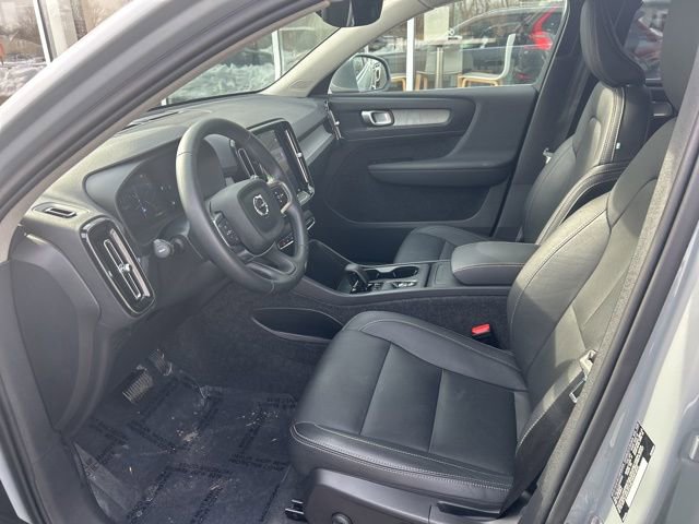 Certified 2025 Volvo XC40 B5 Core image 16