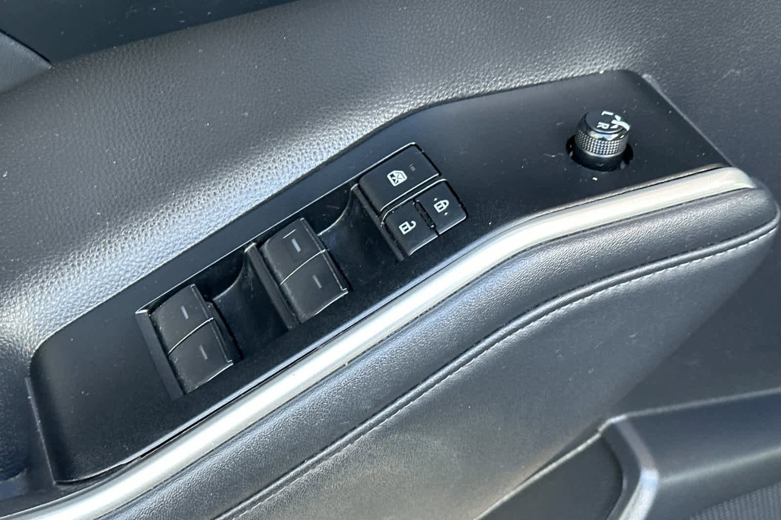 Used 2022 Toyota Highlander XLE AWD/4WD image 13