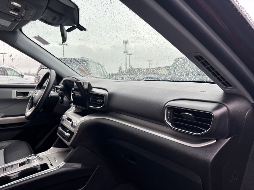 Used 2022 Ford Explorer XLT w/ Equipment Group 202A AWD/4WD image 27