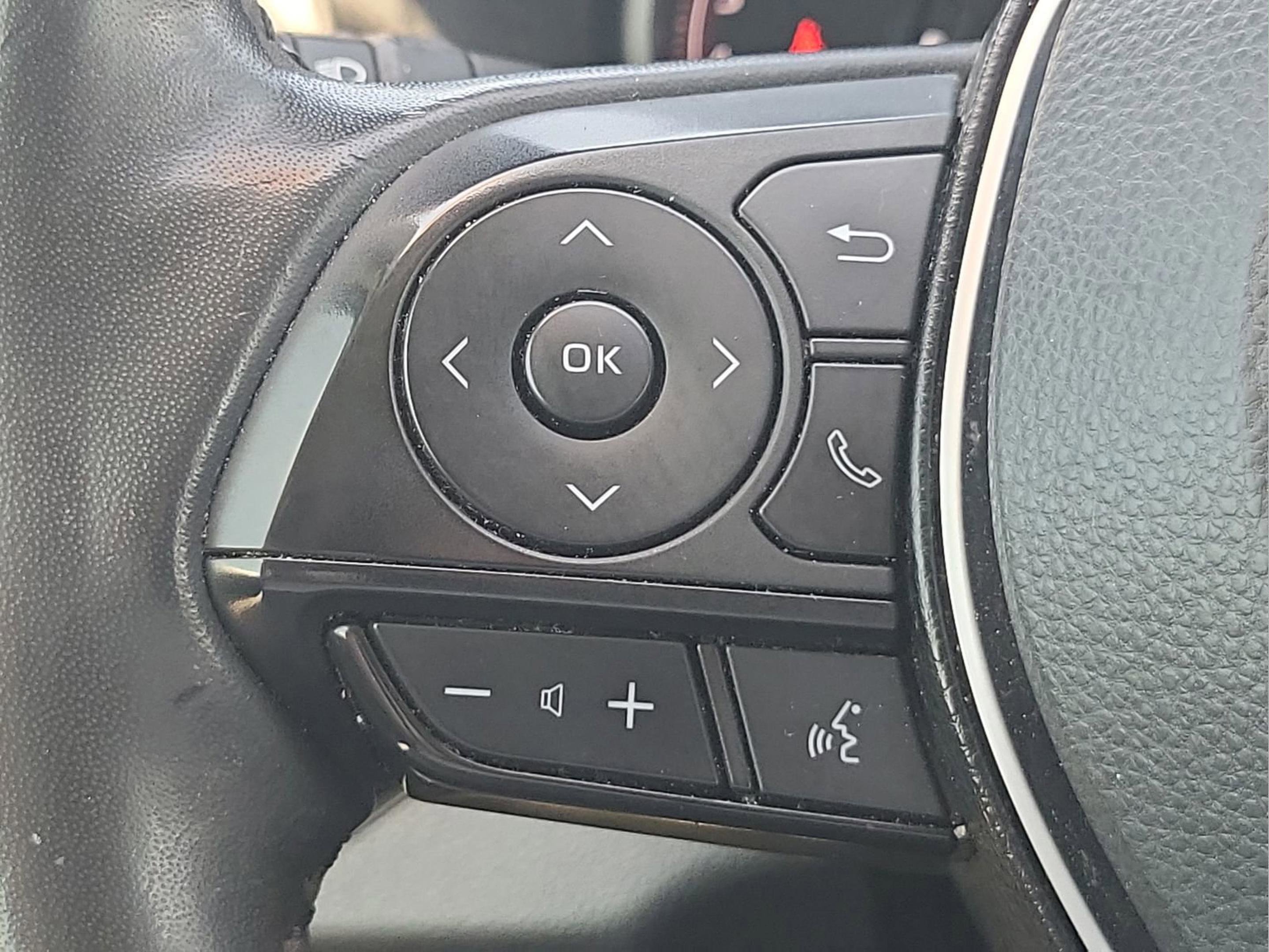 Used 2023 Toyota RAV4 XLE Premium image 13