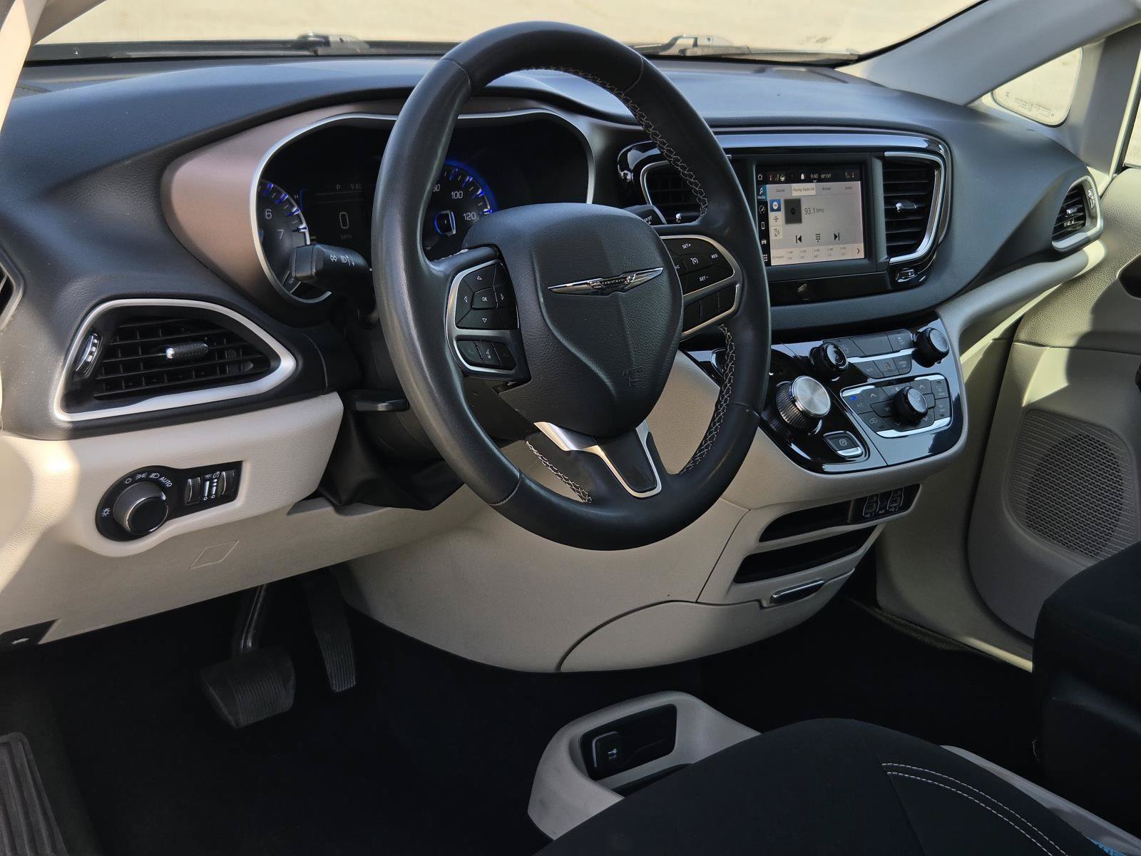 Used 2023 Chrysler Voyager LX FWD image 30