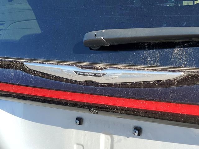 Used 2024 Chrysler Pacifica Touring-L FWD image 31