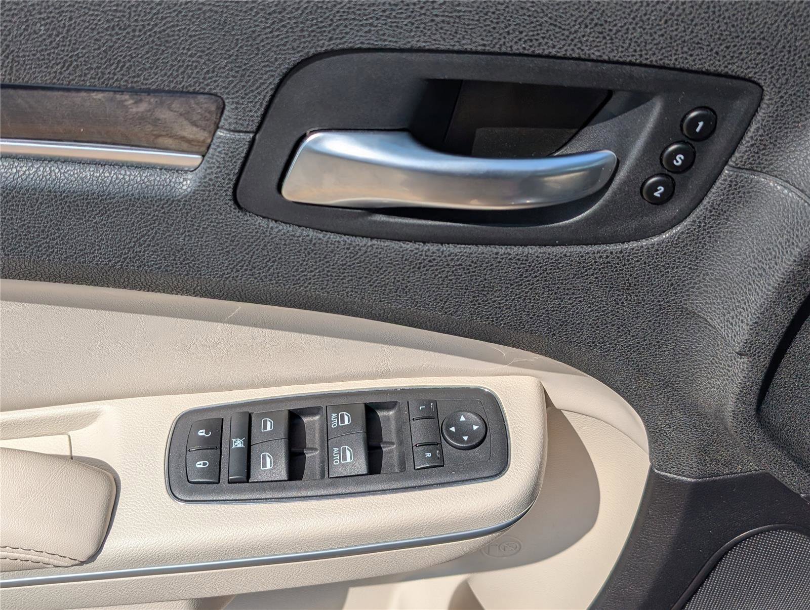 Used 2023 Chrysler 300 Touring L w/ Popular Equipment Group image 19