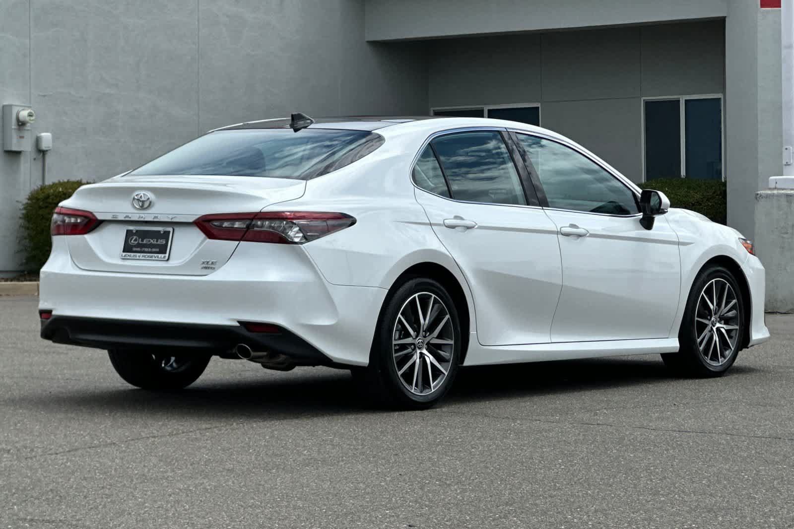 Used 2022 Toyota Camry XLE w/ Navigation Upgrade Package AWD/4WD image 2