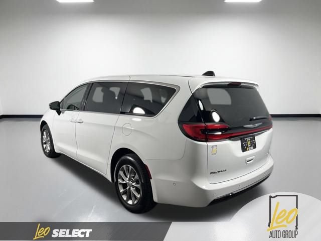 Used 2024 Chrysler Pacifica Touring-L AWD/4WD image 7