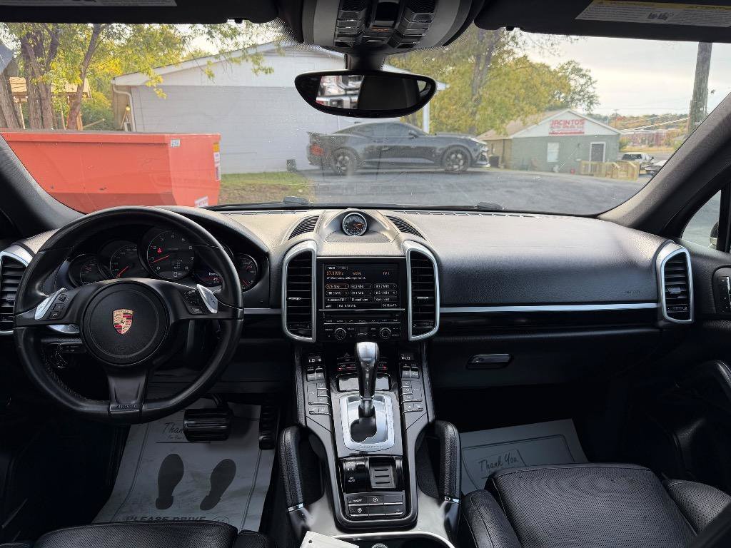 Used 2014 Porsche Cayenne Platinum Edition AWD/4WD image 16