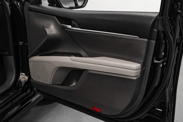 Used 2022 Toyota Camry SE FWD image 39