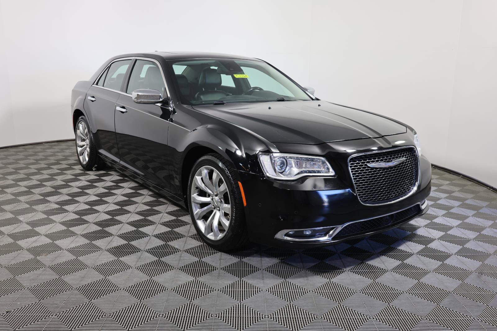 Used 2017 Chrysler 300 C w/ Safetytec Plus Group RWD image 3
