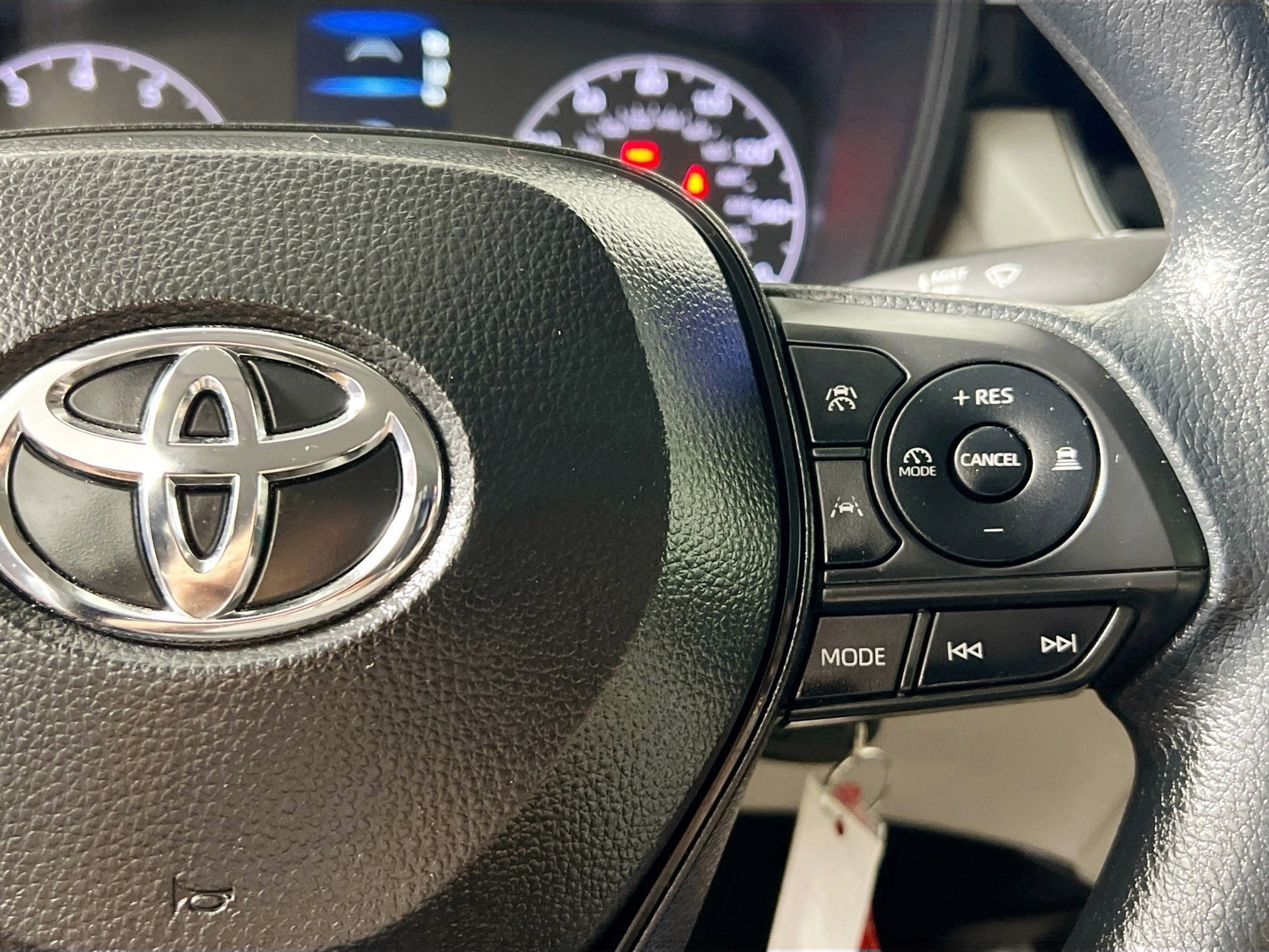 Used 2025 Toyota Corolla Cross L image 19