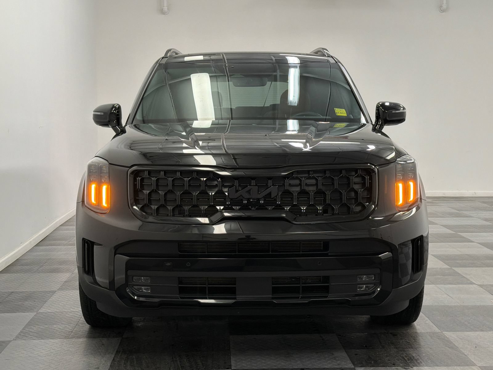Used 2025 Kia Telluride SX X-Line AWD/4WD image 3