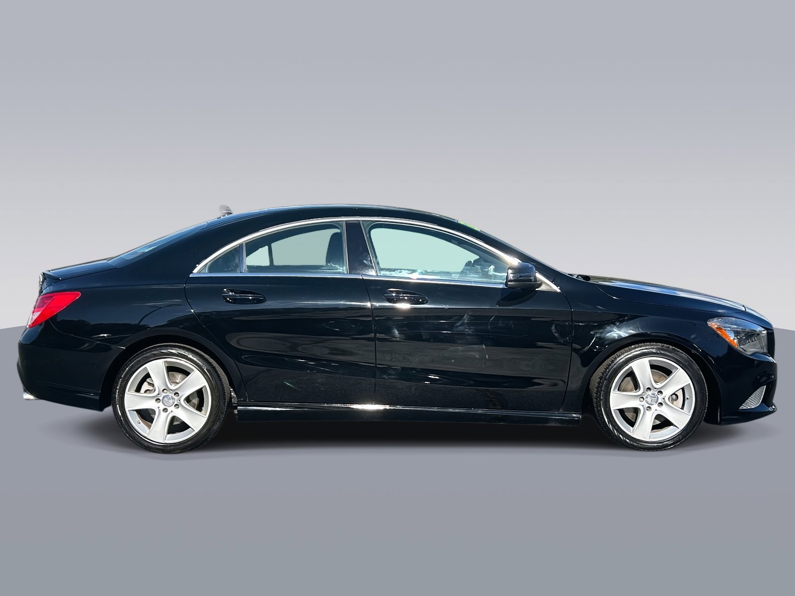 Used 2015 Mercedes-Benz CLA 250 4MATIC image 2