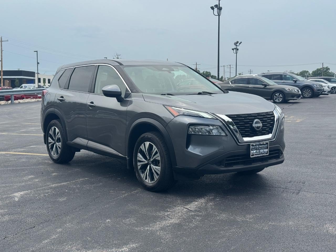Used 2023 Nissan Rogue SV AWD/4WD image 2