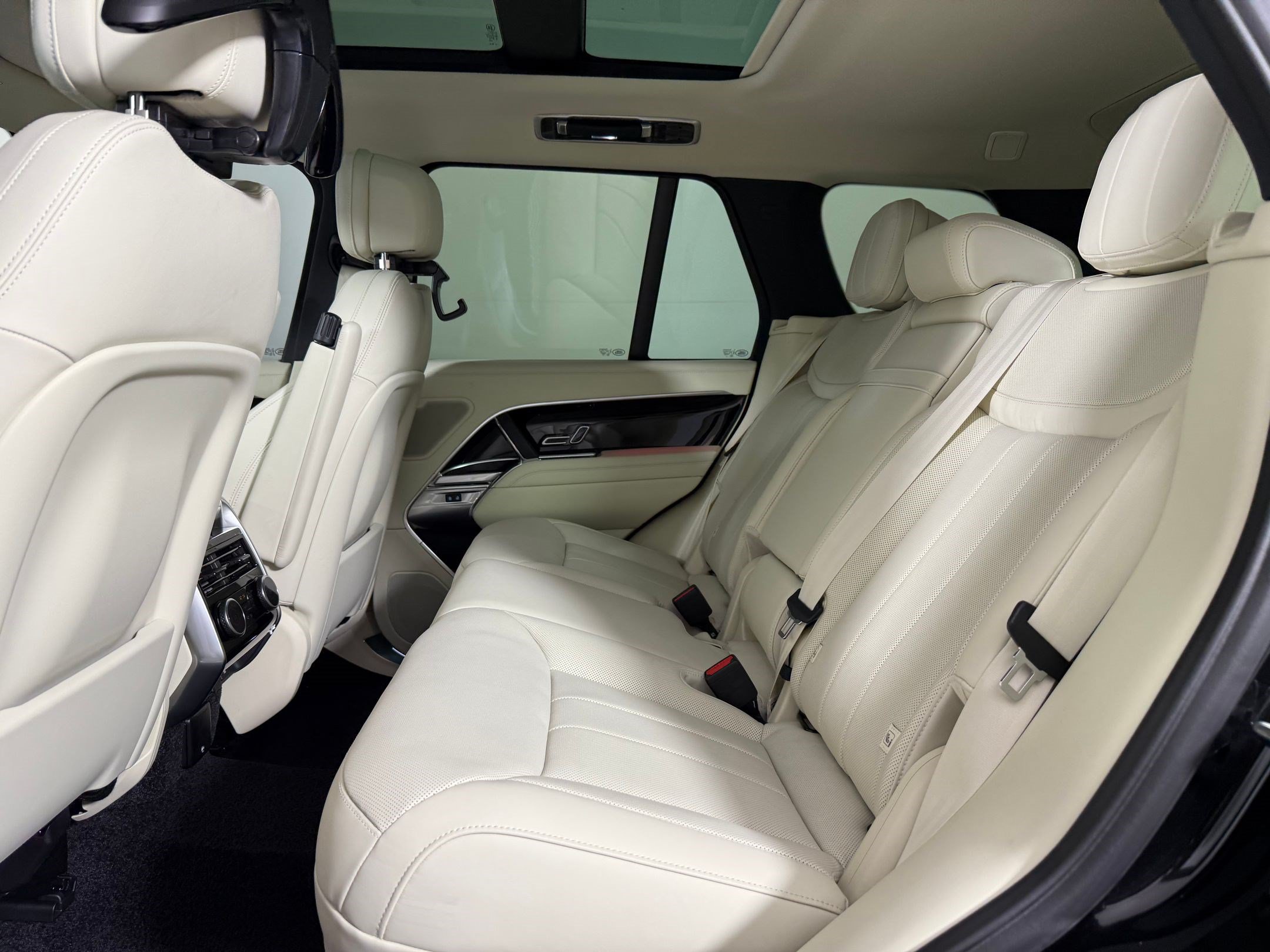 New 2026 Land Rover Range Rover SE AWD/4WD image 14