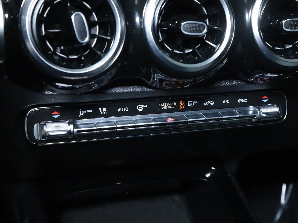 Used 2023 Mercedes-Benz GLB 250 4MATIC image 27