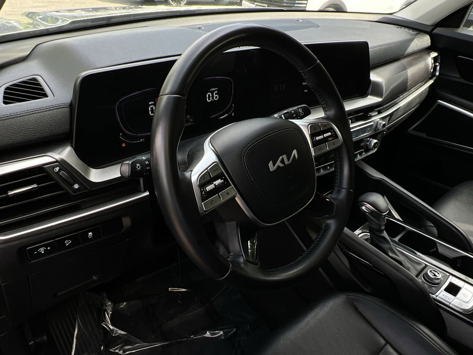 Used 2023 Kia Telluride LX image 29