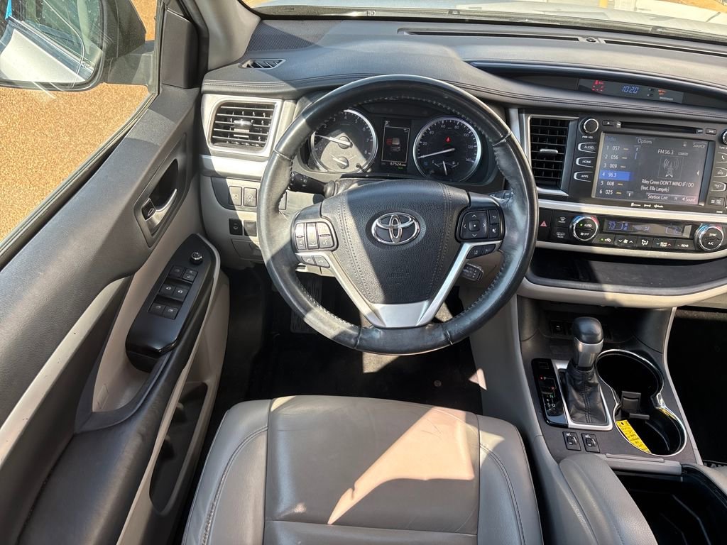Used 2019 Toyota Highlander XLE image 3