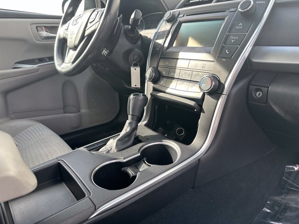 Used 2015 Toyota Camry SE FWD image 32