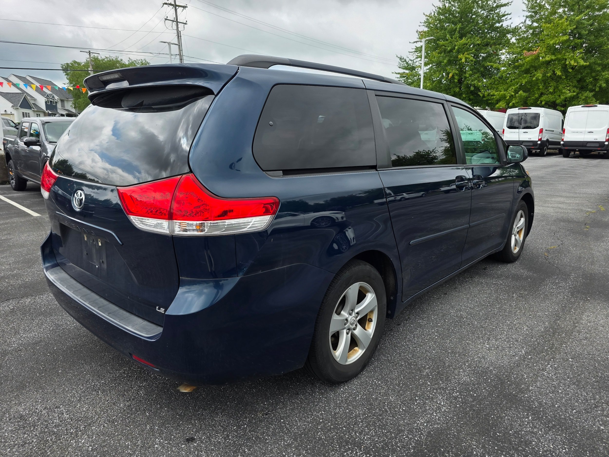 Used 2012 Toyota Sienna LE w/ Towing Pkg FWD image 5